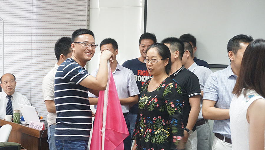 执行的八字方针：认真第一，聪明第二；