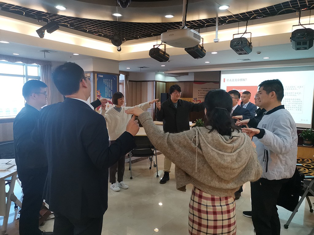 高培商院走进中国电信崇明局开展《赋能个体与组织》的专题培训